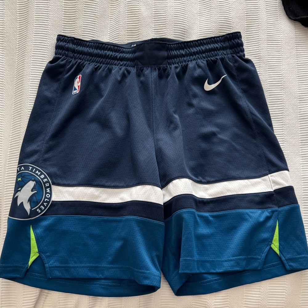 Minnesota Timberwolves Nike Basketball Shorts. Men’s Large.